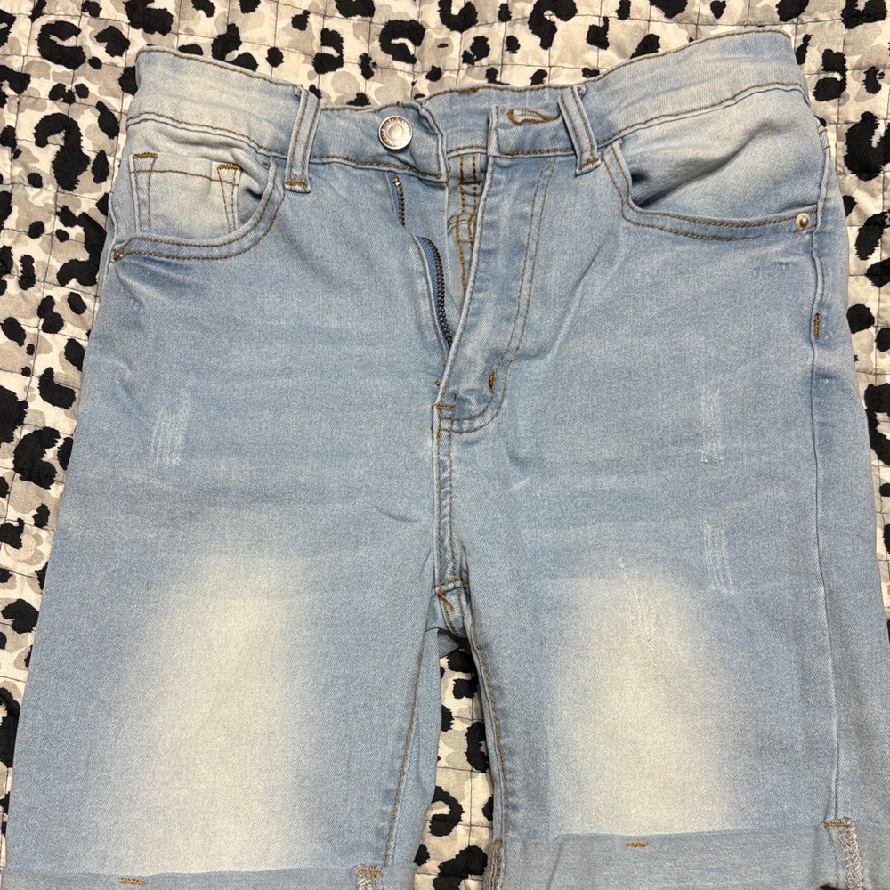 Woman’s Light Blue Jeans